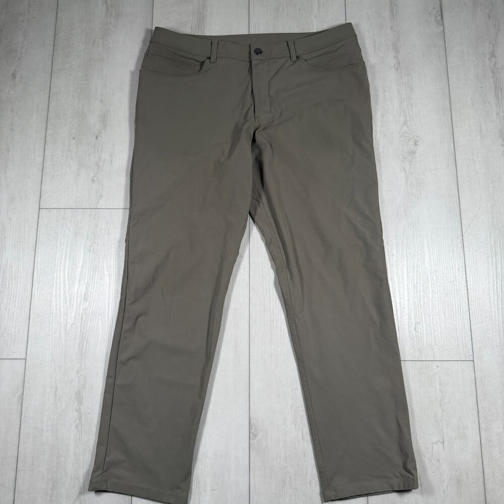 lululemon athletica Men's Chinos in Olive